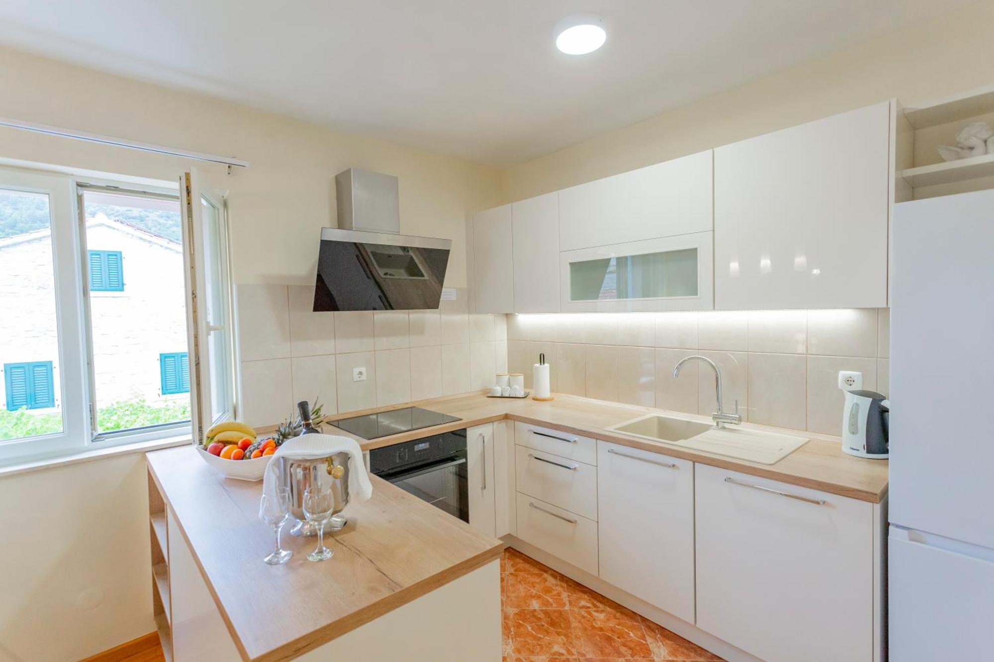 Baska Voda Apartments - Steps From The Beach, Free Parking, Central Location 外观 照片