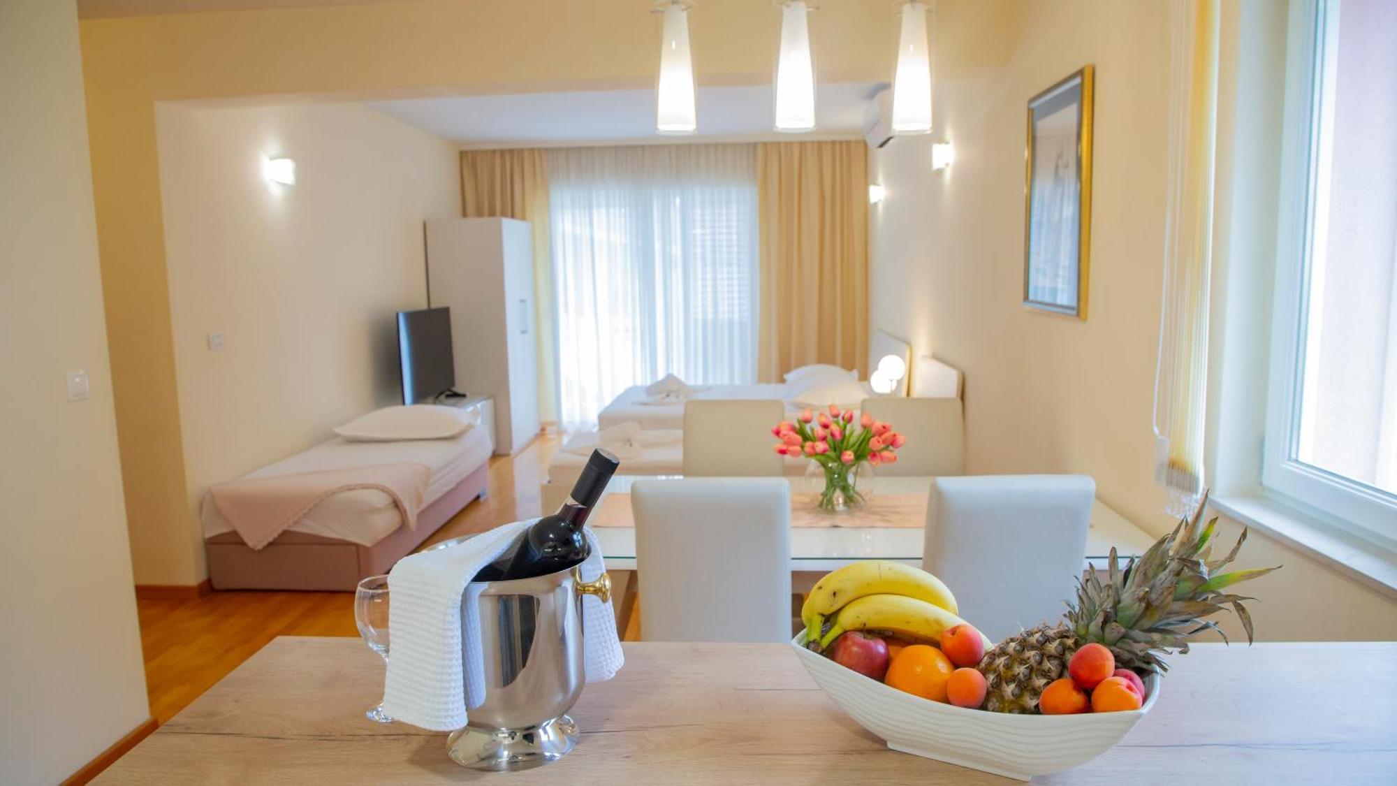 Baska Voda Apartments - Steps From The Beach, Free Parking, Central Location 外观 照片
