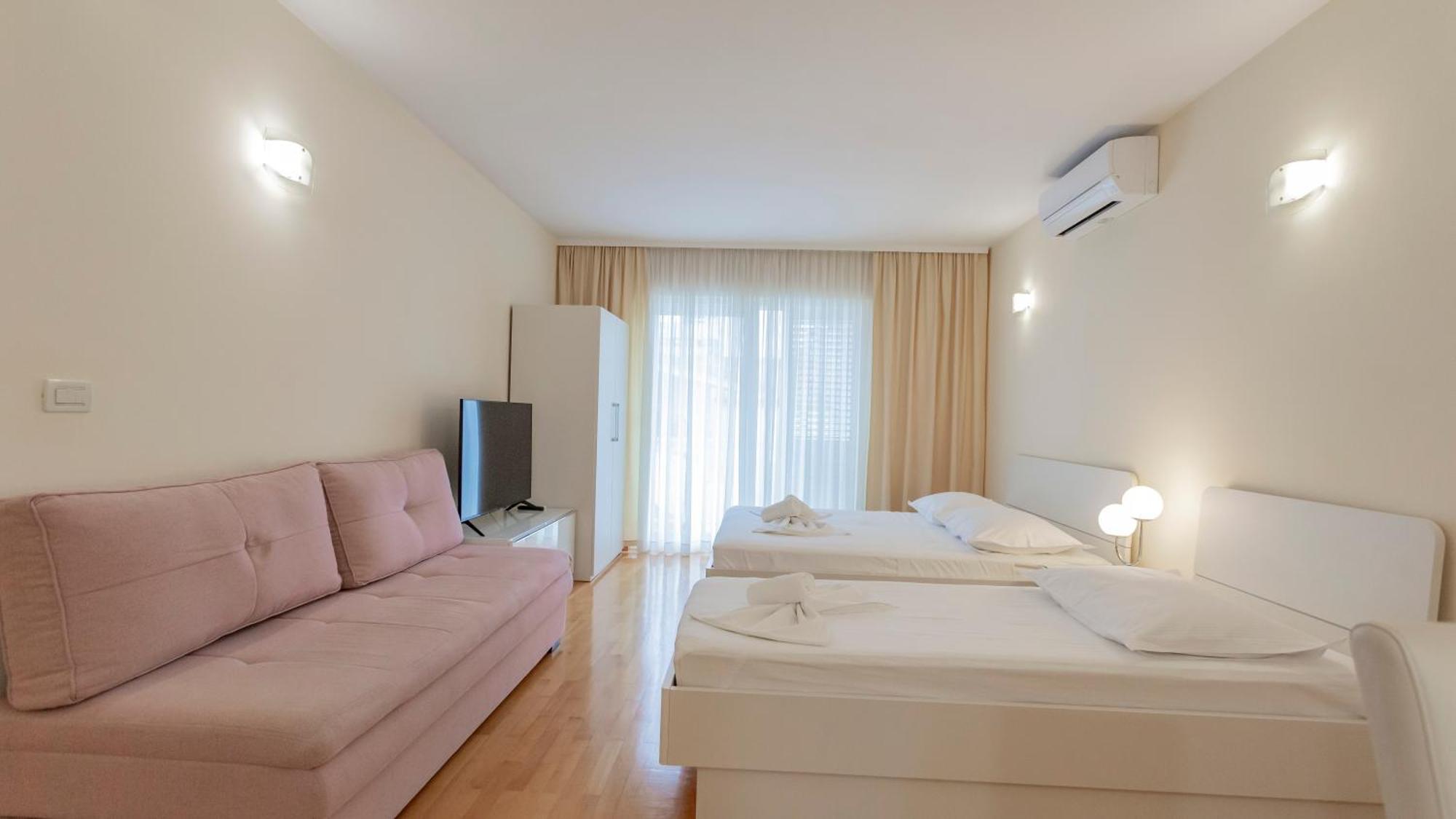 Baska Voda Apartments - Steps From The Beach, Free Parking, Central Location 外观 照片