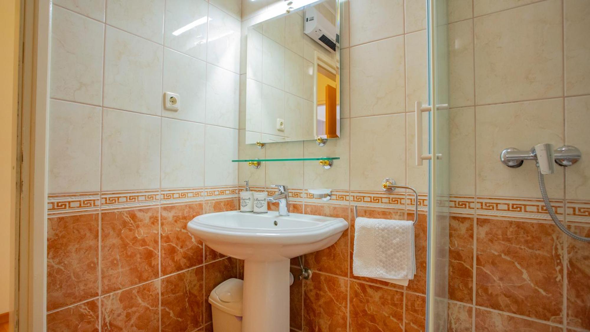 Baska Voda Apartments - Steps From The Beach, Free Parking, Central Location 外观 照片