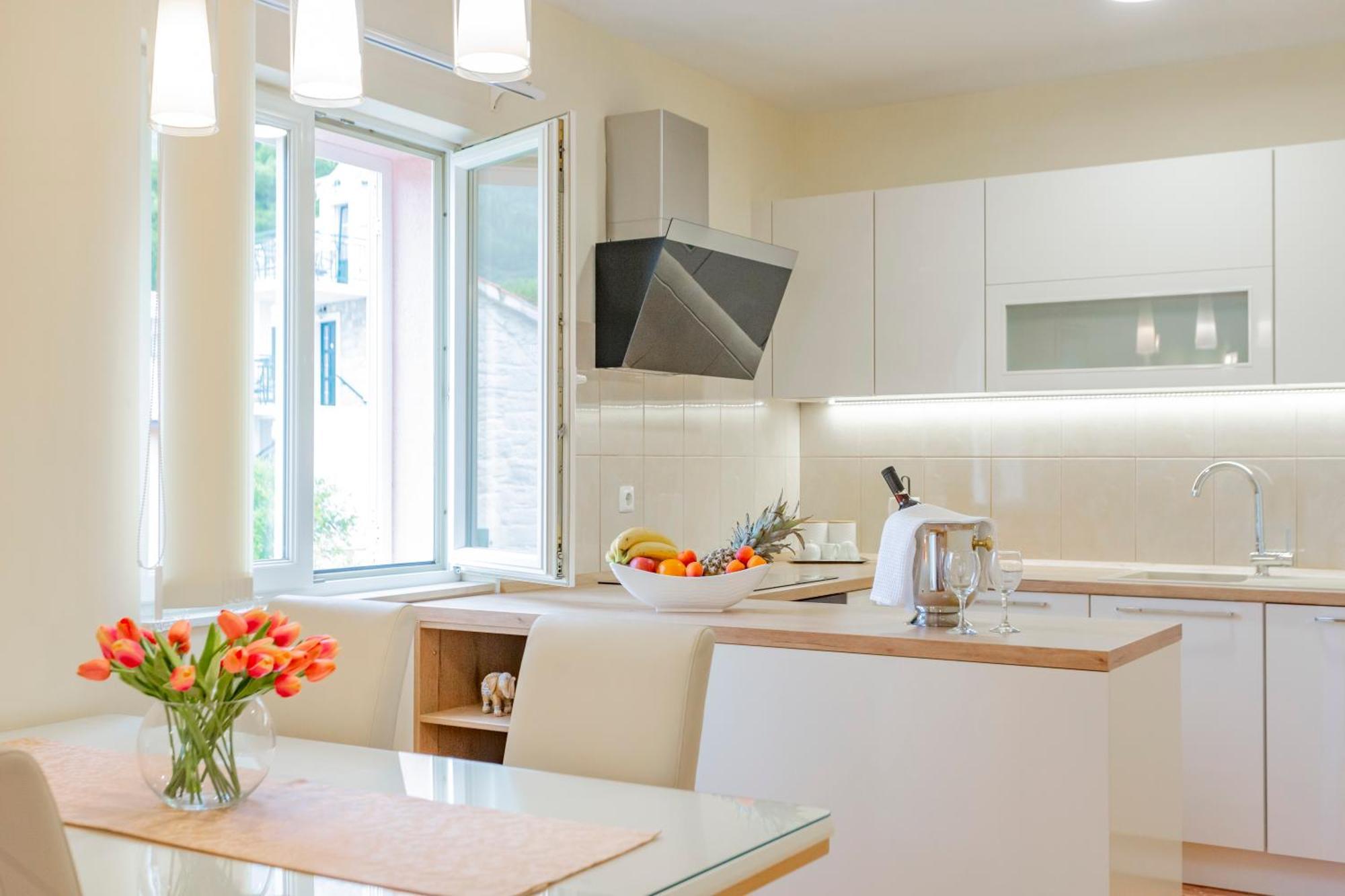 Baska Voda Apartments - Steps From The Beach, Free Parking, Central Location 外观 照片