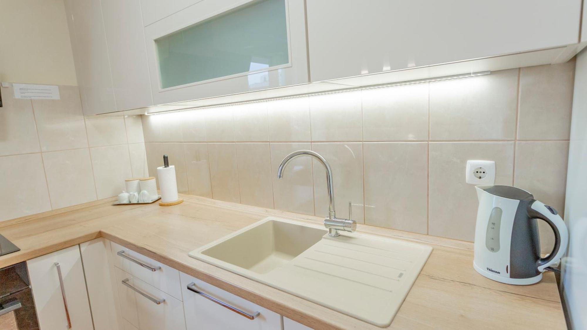 Baska Voda Apartments - Steps From The Beach, Free Parking, Central Location 外观 照片