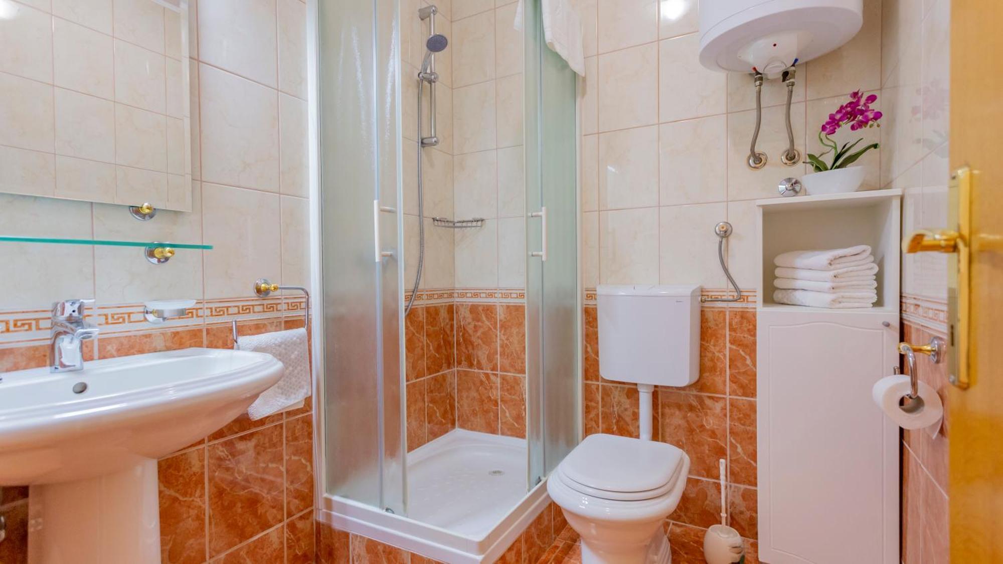 Baska Voda Apartments - Steps From The Beach, Free Parking, Central Location 外观 照片