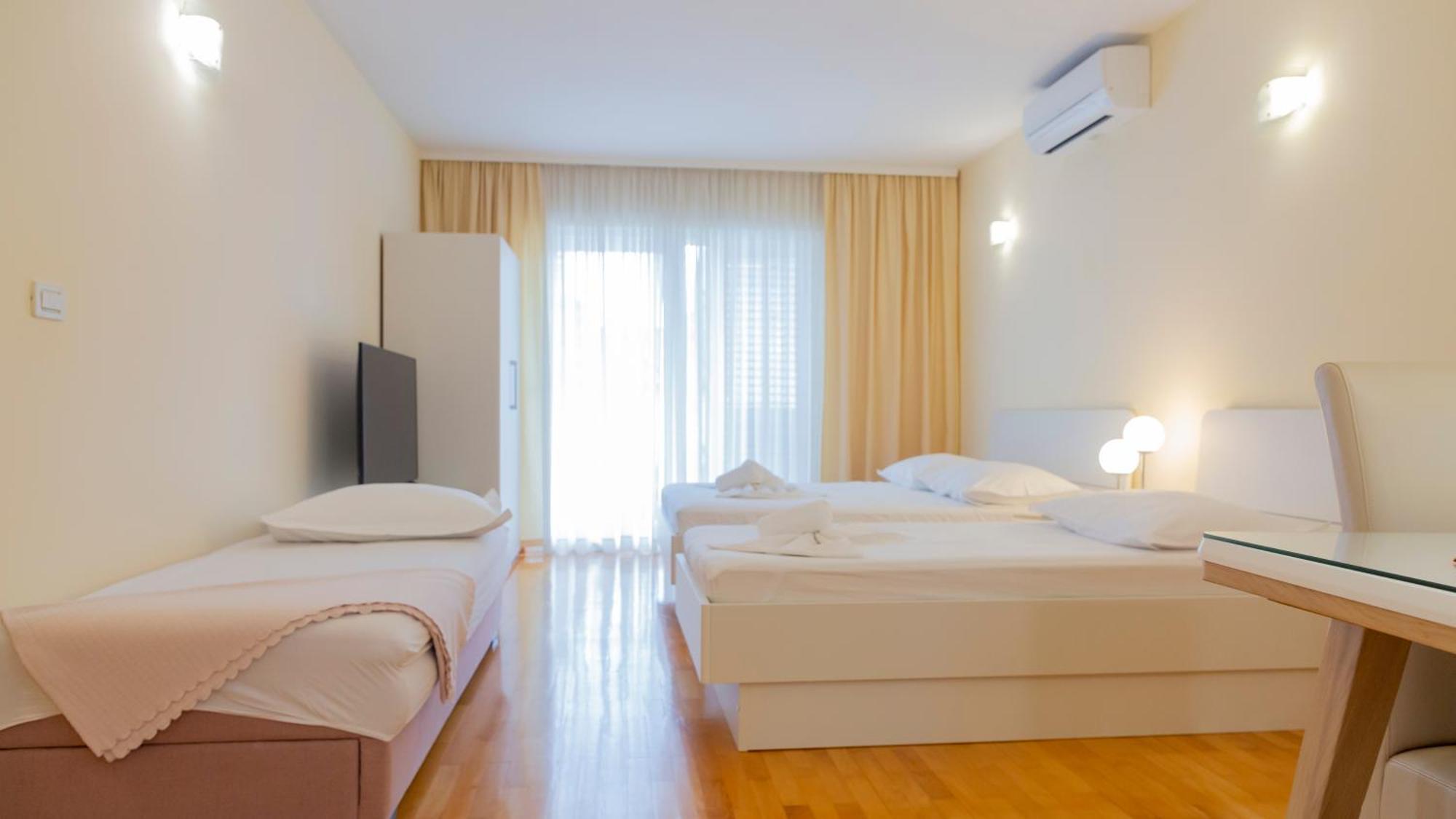 Baska Voda Apartments - Steps From The Beach, Free Parking, Central Location 外观 照片