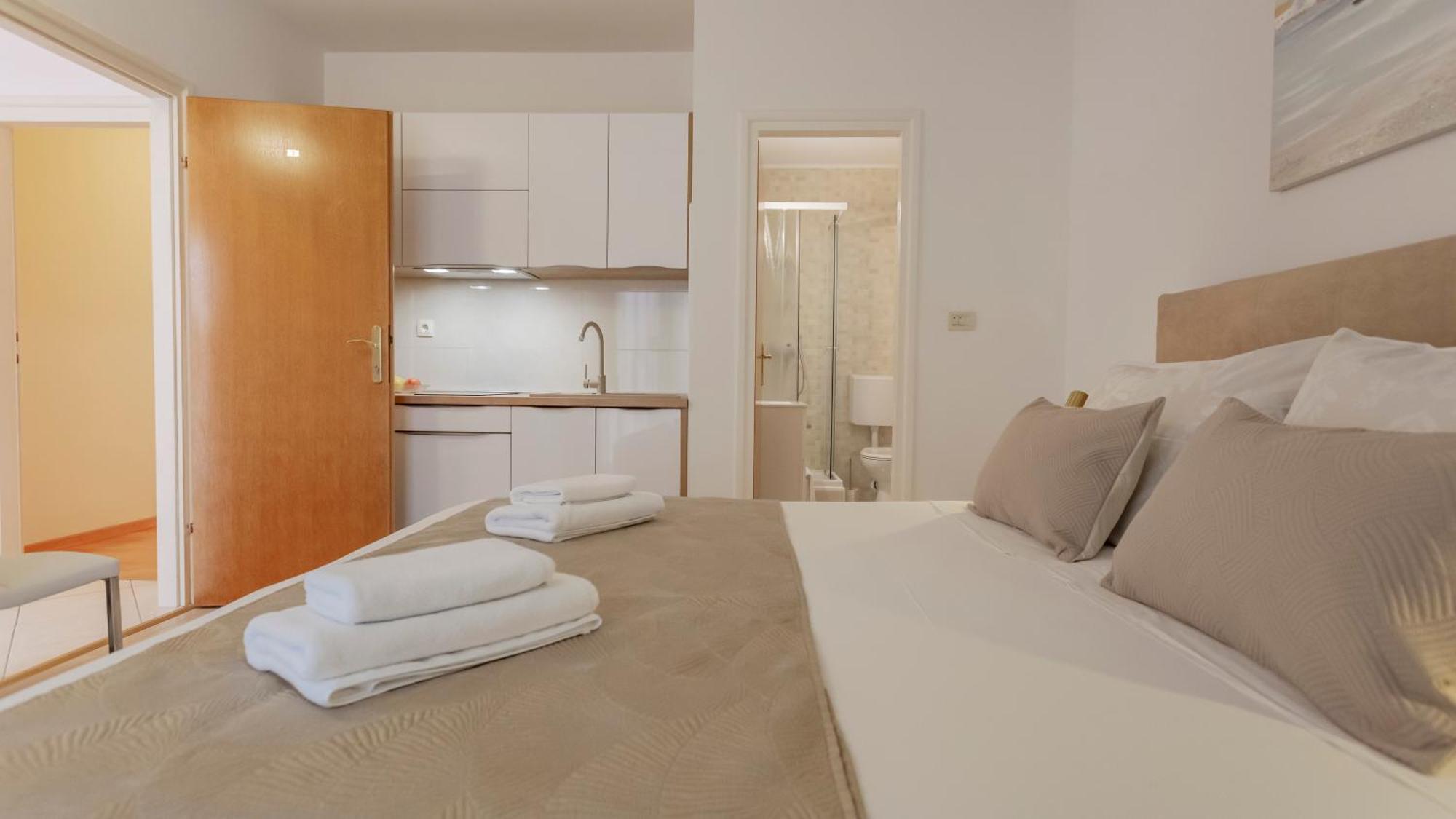 Baska Voda Apartments - Steps From The Beach, Free Parking, Central Location 外观 照片
