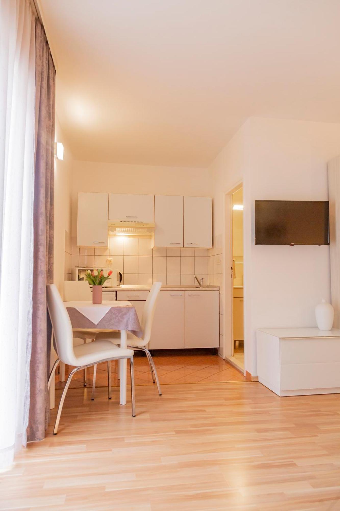 Baska Voda Apartments - Steps From The Beach, Free Parking, Central Location 外观 照片