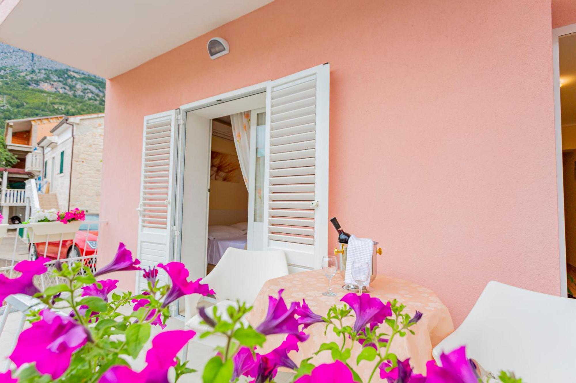 Baska Voda Apartments - Steps From The Beach, Free Parking, Central Location 外观 照片
